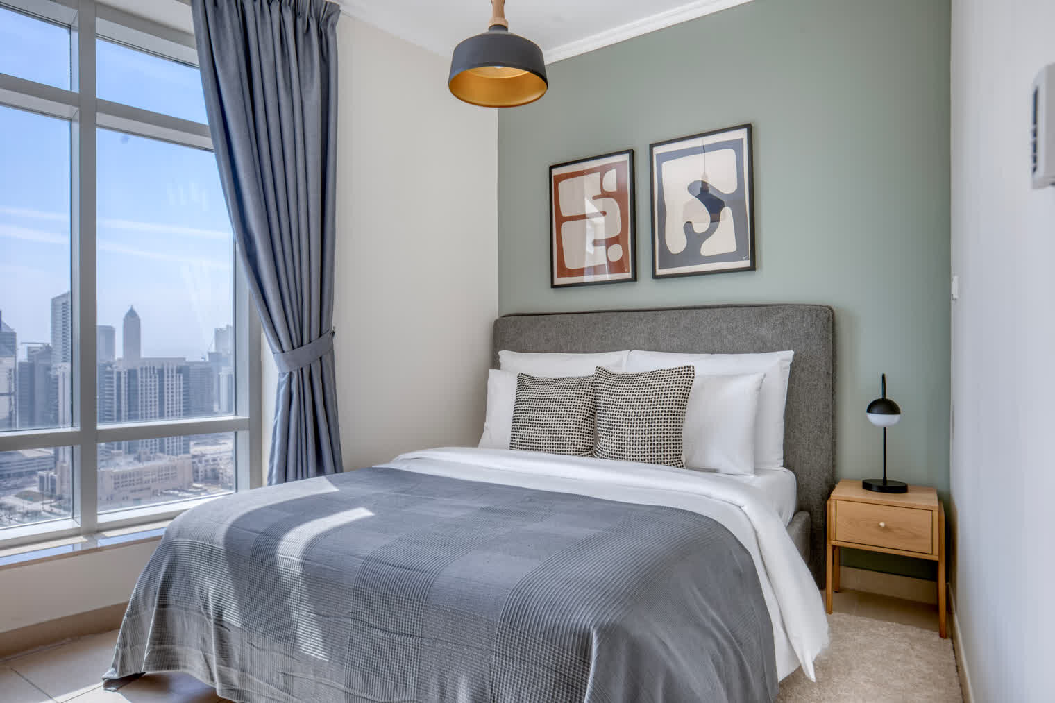 Second bedroom with queen bed