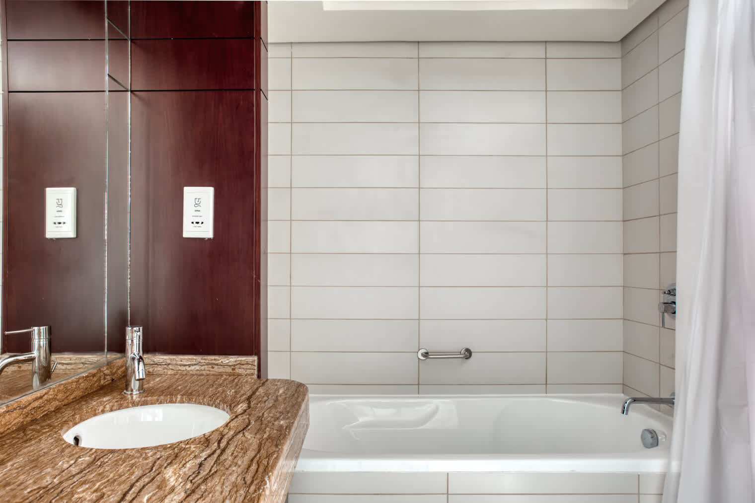 Bathtub detail