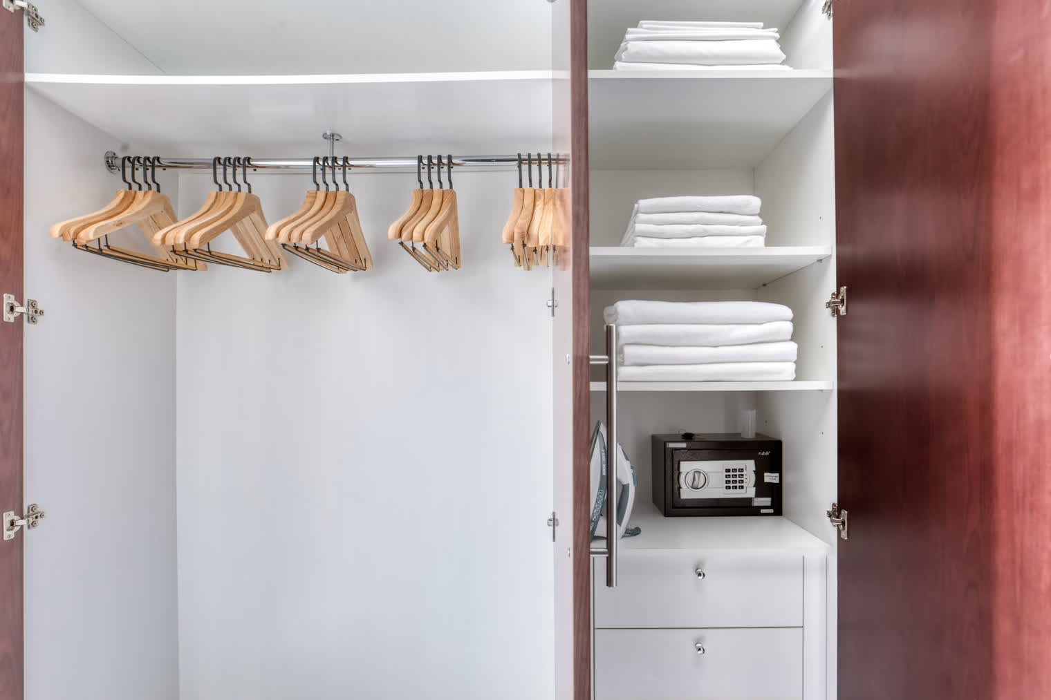 Fitted wardrobe with safe